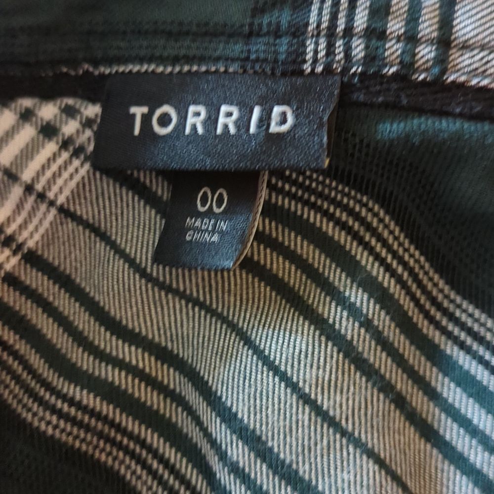 Torrid long sleeve button down shirt size 00 medium - Picture 5 of 7